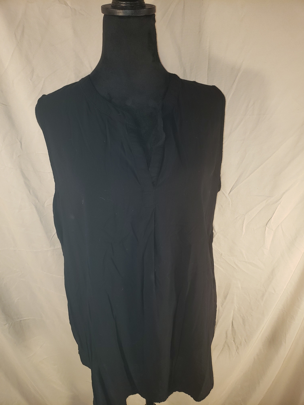 Liz Claiborne Black Sleeveless V-Neck Blouse - XL